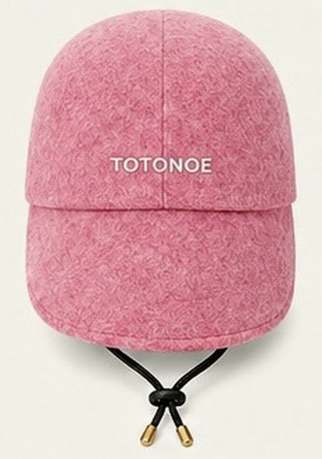 ローズピンクの後頭部。TOTONOE の刺繍